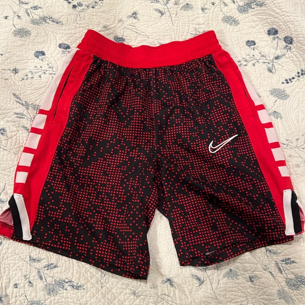 Nike dri-fit shorts boys extra large